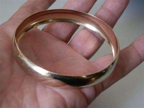 Magnificent Solid 9 ct Yellow Gold Bangle - weight 14.4 g (1)