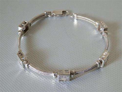 Dazzling Solid Sterling Silver Bracelet - weight 14.1 g