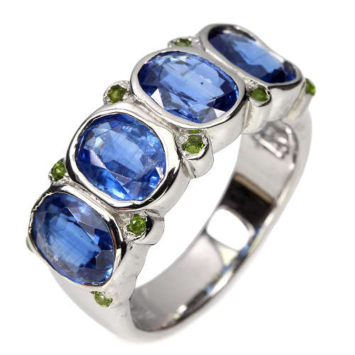 Magnificent 6 ct Natural Kyanite and Solid Sterling Silver Ring - weight 7.45 g