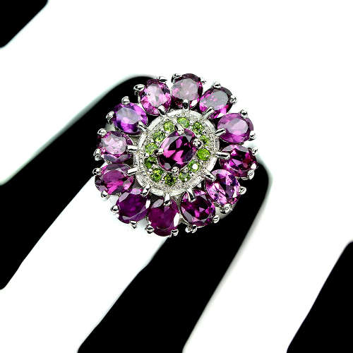 Gorgeous 7 ct Natural Garnet Solid Sterling Silver Cluster Ring - weight 8.42 g