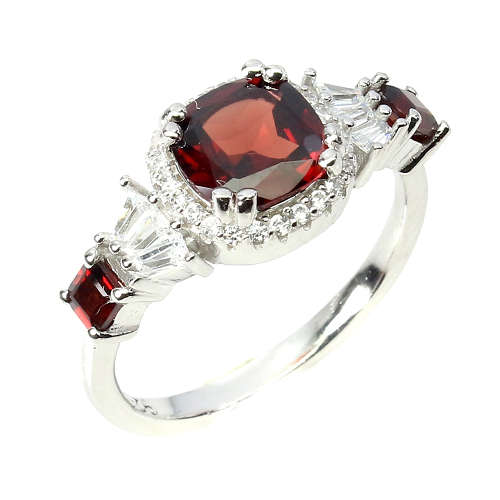 Gorgeous 1.8 ct Natural Top Red Mozambique Garnet Solid 925 Silver Ring - weight 3.23 g