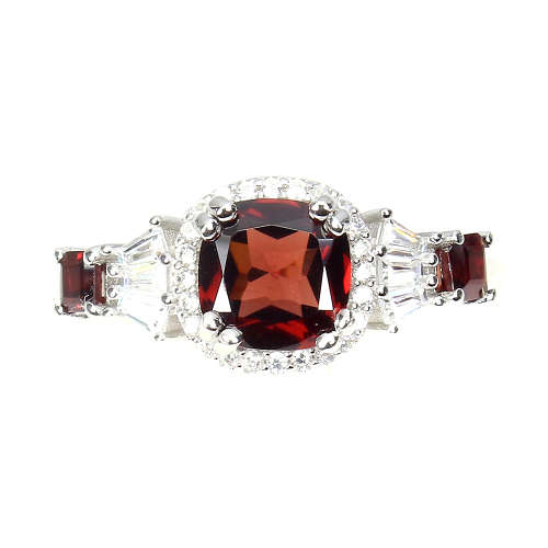 Gorgeous 1.8 ct Natural Top Red Mozambique Garnet Solid 925 Silver Ring - weight 3.23 g