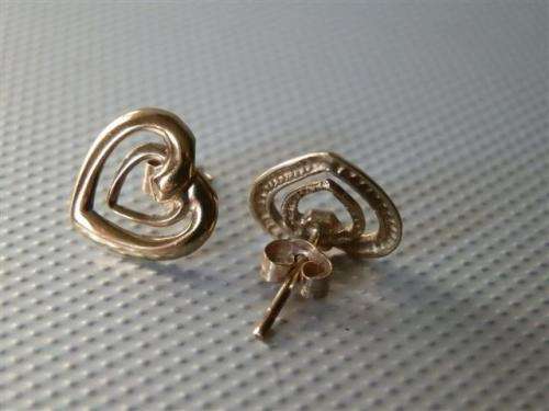 Elegant Solid 9 ct Gold Earrings with Wings