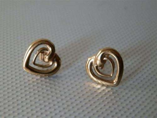 Elegant Solid 9 ct Gold Earrings with Wings