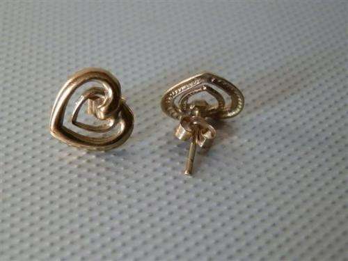 Elegant Solid 9 ct Gold Earrings with Wings