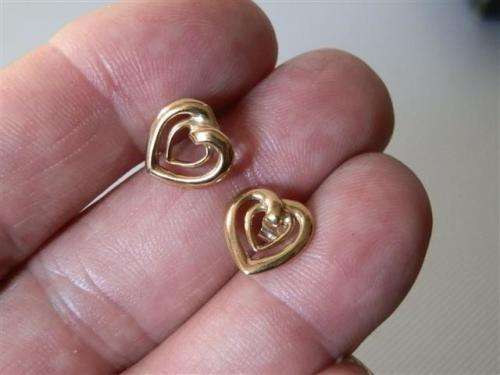 Elegant Solid 9 ct Gold Earrings with Wings