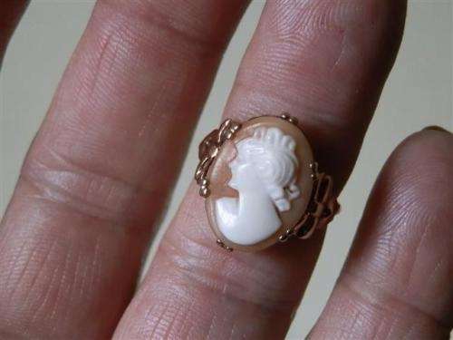 Marvelous Antique Solid 9 ct Gold Cameo Ring - weight 3 g