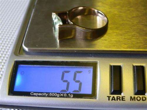 Vintage 9 ct Yellow Gold Peridot Ring - weight 5.5 g.