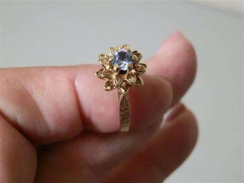 Vintage 9 ct Gold Blue Toapz Ring - weight 4 gram