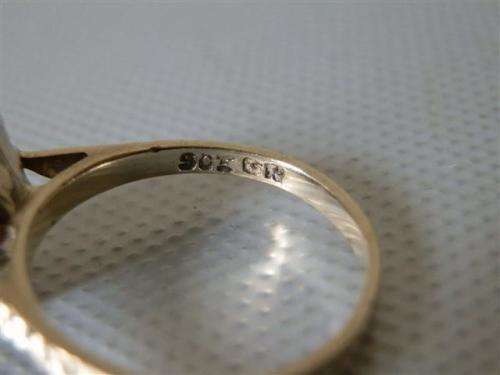 Vintage 9 ct Gold Blue Toapz Ring - weight 4 gram