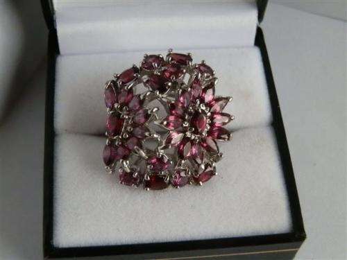 Fascinating Natural Garnet Solid Sterling Silver Ring - weight 9.36 g