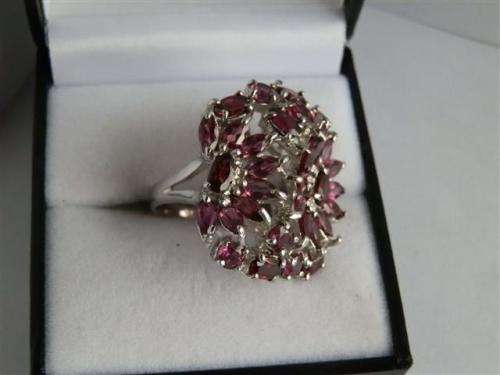Fascinating Natural Garnet Solid Sterling Silver Ring - weight 9.36 g