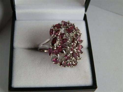 Fascinating Natural Garnet Solid Sterling Silver Ring - weight 9.36 g