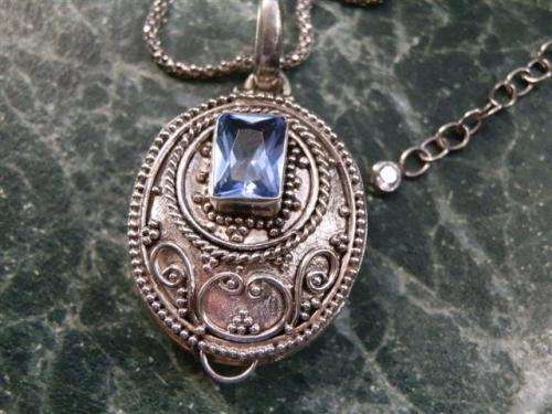 Vintage Sterling Silver Box Locket Pendant and Chain - weight 9.9 g