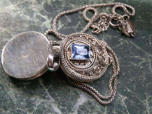 Vintage Sterling Silver Box Locket Pendant and Chain - weight 9.9 g