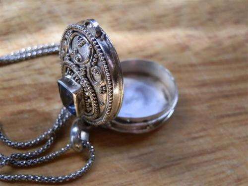 Vintage Sterling Silver Box Locket Pendant and Chain - weight 9.9 g