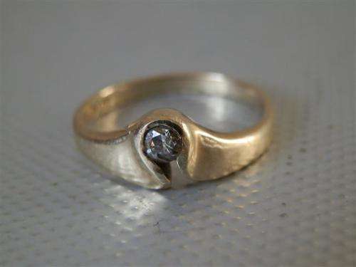 9 ct Yellow Gold Diamond Ring