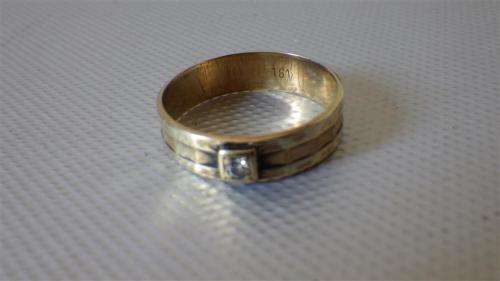 9 ct Gold Diamond Ring - weight 3.1 g