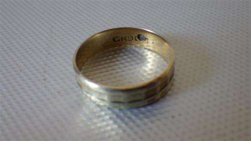 9 ct Gold Diamond Ring - weight 3.1 g