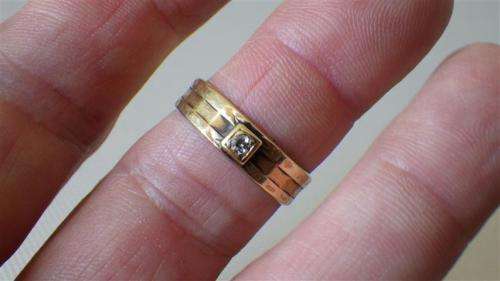 9 ct Gold Diamond Ring - weight 3.1 g