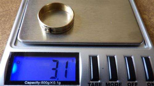 9 ct Gold Diamond Ring - weight 3.1 g