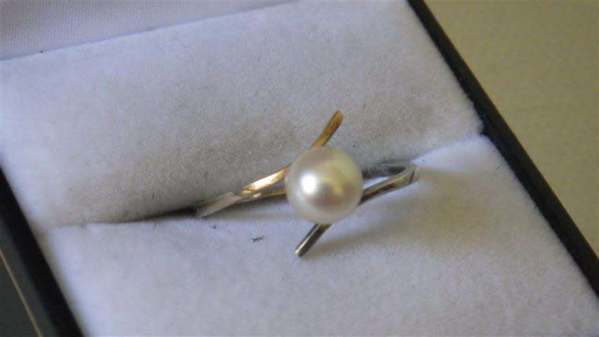 9 ct Gold and Sterling Silver Natural Pearl Ring