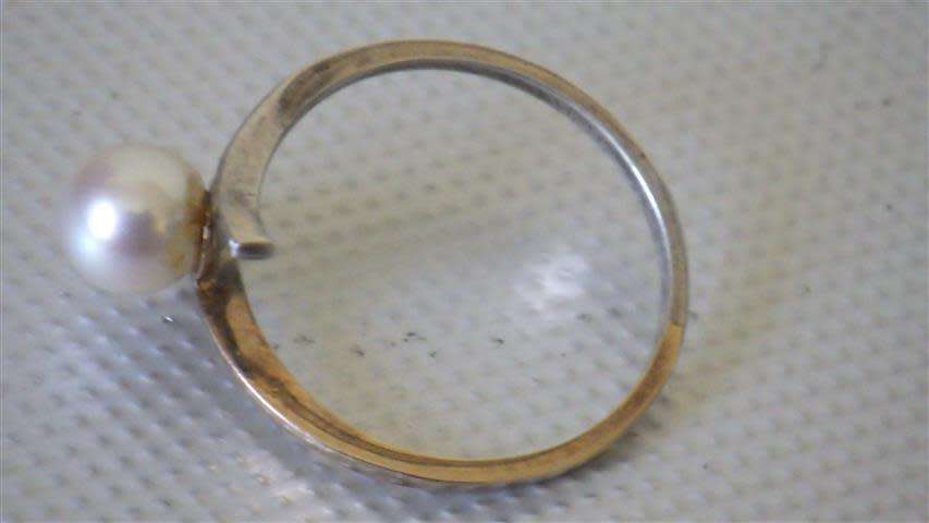 9 ct Gold and Sterling Silver Natural Pearl Ring