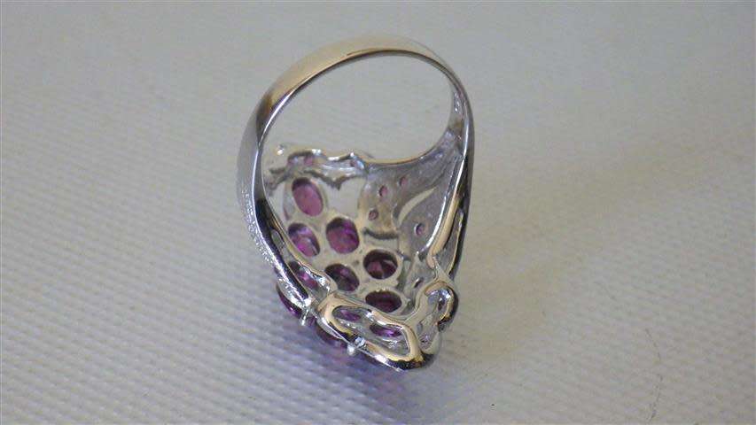Elegant Sterling Silver Cluster Ring - weight 8 g