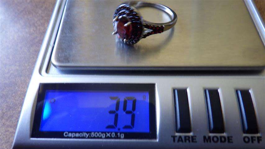 Fabulous Sterling Silver Dark Red Garnet Ring - weight 3.9 g