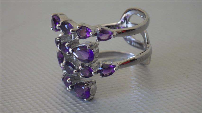 Spectacular Sterling Silver Amethyst Ring - weight 6.2 g