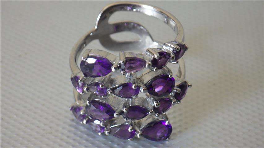 Spectacular Sterling Silver Amethyst Ring - weight 6.2 g