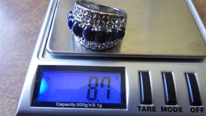 Exquisite Sterling Silver Opal Ring - weight 8.7 g