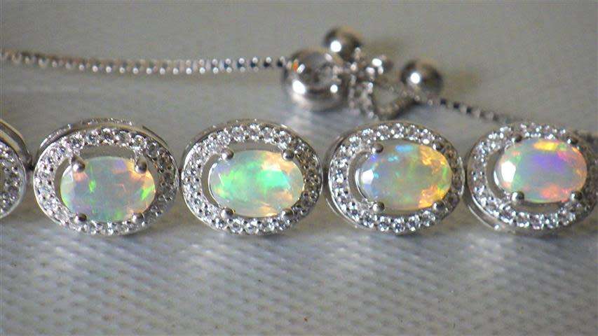Exquisite Sterling Silver Opal Bracelet - weight 11.1 g
