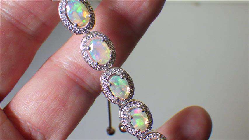 Exquisite Sterling Silver Opal Bracelet - weight 11.1 g