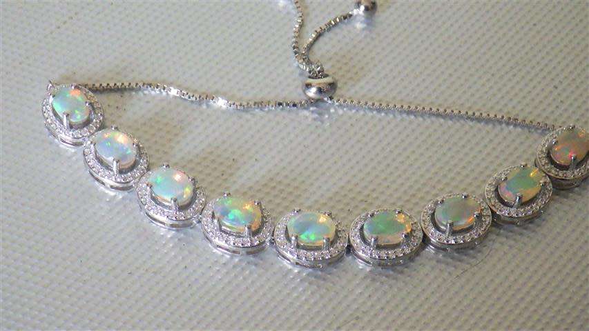 Exquisite Sterling Silver Opal Bracelet - weight 11.1 g