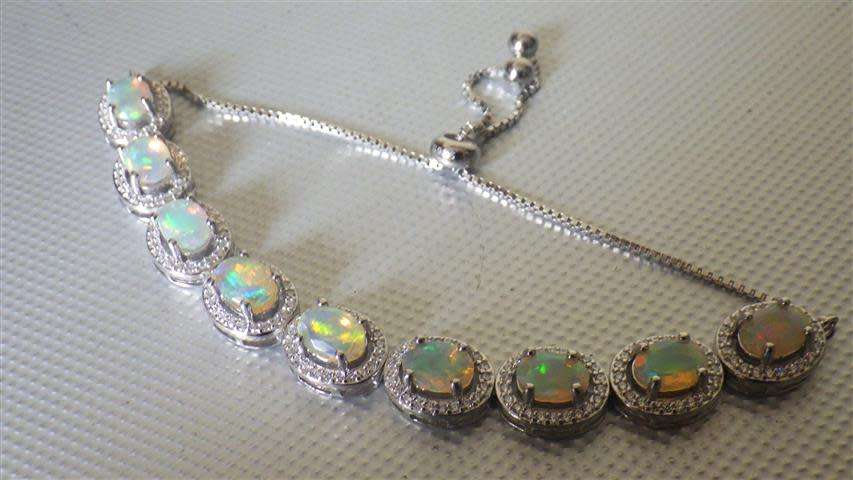 Exquisite Sterling Silver Opal Bracelet - weight 11.1 g