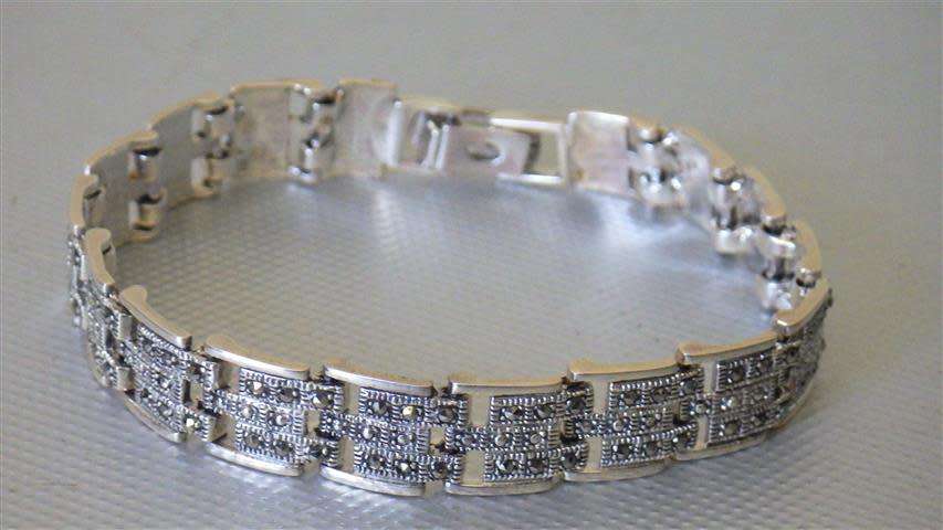 Gorgeous Sterling Silver Bracelet - weight 39 g