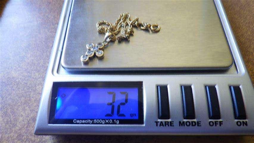 Lovely 9 ct Gold Bracelet with Charm