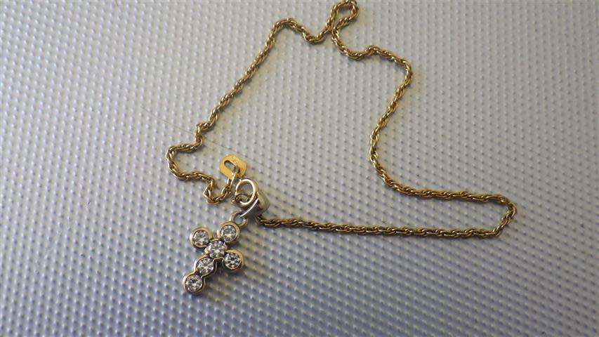 Lovely 9 ct Gold Bracelet with Charm