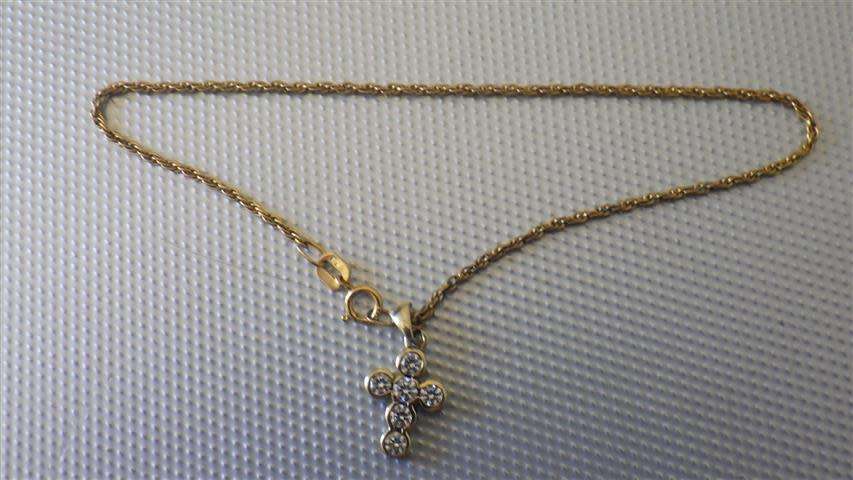 Lovely 9 ct Gold Bracelet with Charm