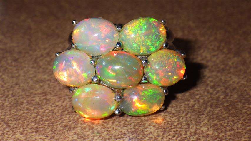 Exquisite Sterling Silver Opal Cluster Ring - weight 20.6 g