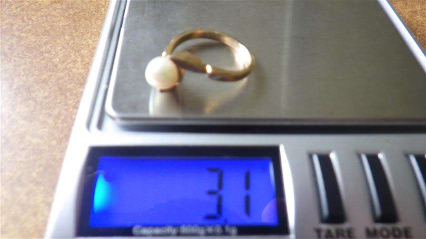 Awesome 9 ct Gold Pearl Ring