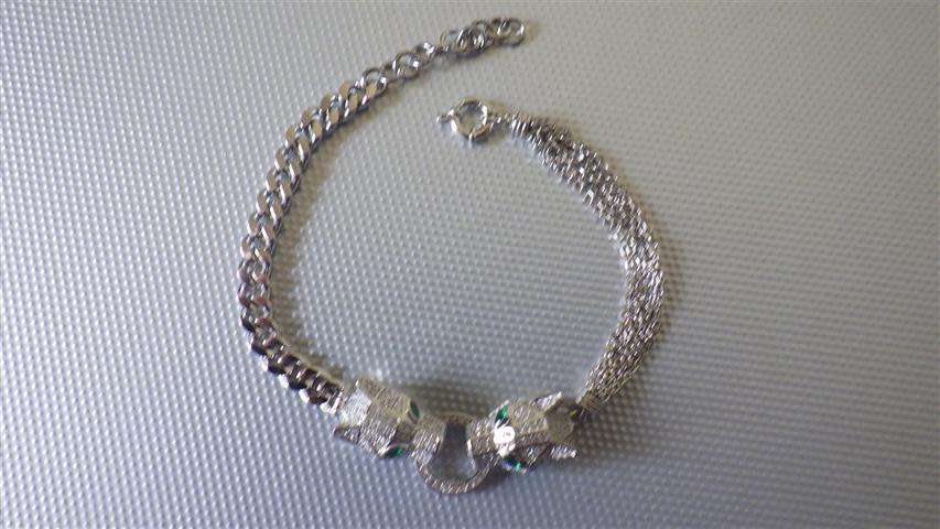 Exquisite Sterling Silver Bracelet -- weight 13.4 g