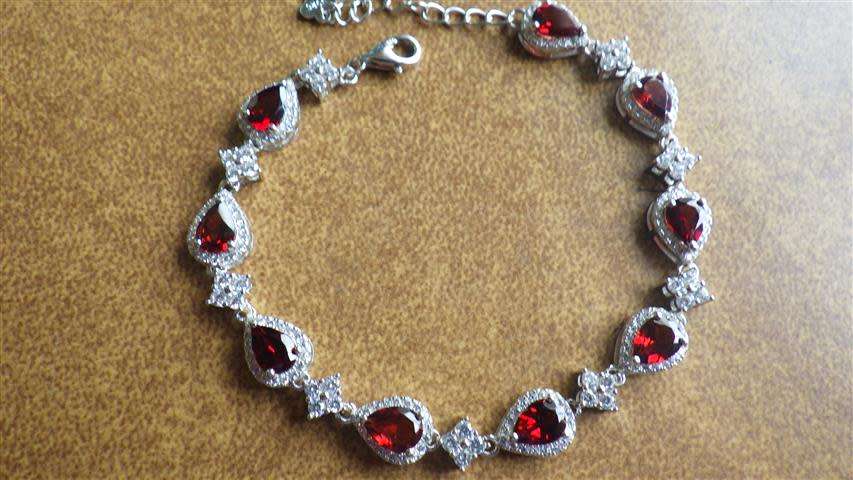 Elegant Sterling Silver Dark Red Garnet Bracelet - weight 10.3 g
