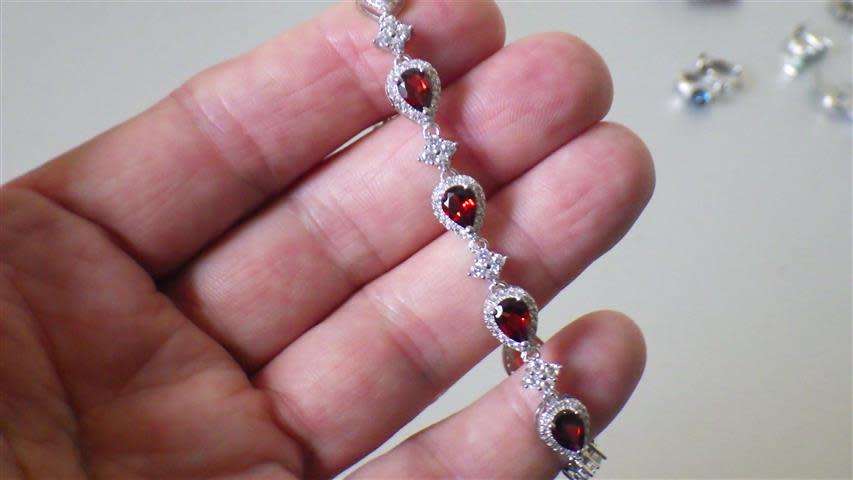 Elegant Sterling Silver Dark Red Garnet Bracelet - weight 10.3 g
