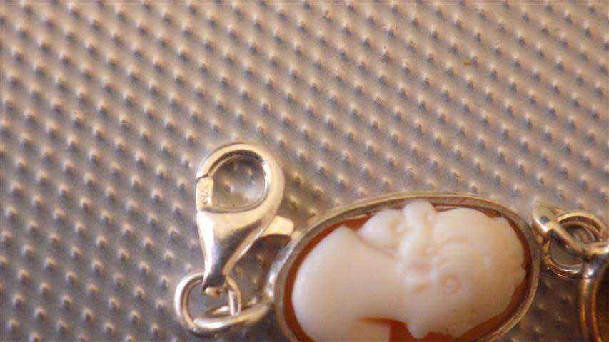 Magnificent Vintage 9 ct Gold and Sterling Silver Cameo Bracelet - weight 9.5 g