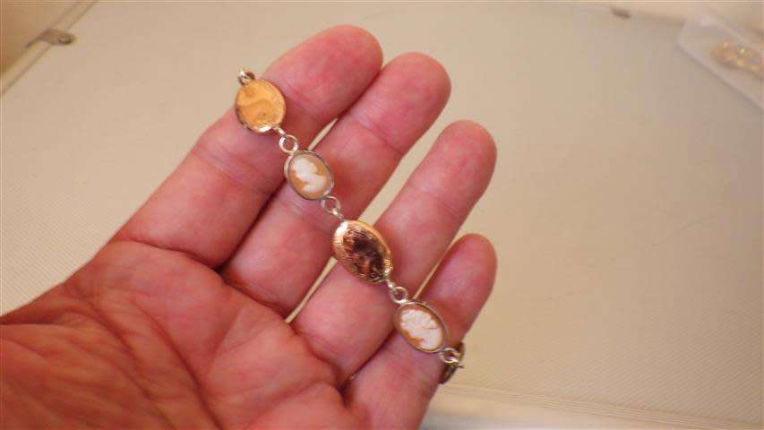 Magnificent Vintage 9 ct Gold and Sterling Silver Cameo Bracelet - weight 9.5 g