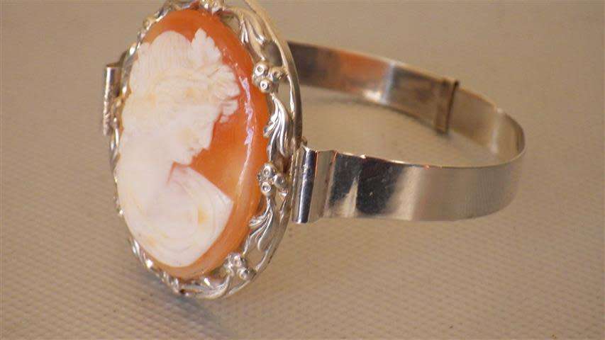 Magnificent Vintage Sterling Silver Cameo Bangle - weight 20.5 g