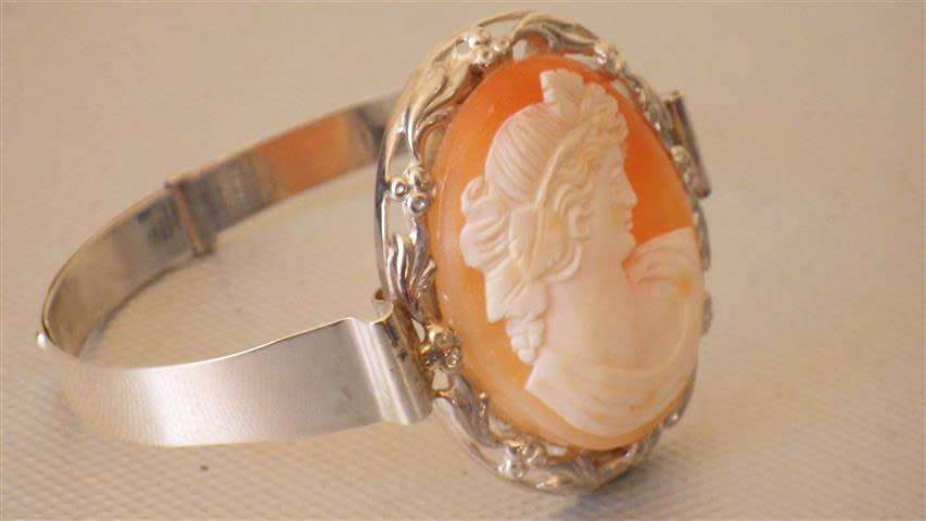 Magnificent Vintage Sterling Silver Cameo Bangle - weight 20.5 g