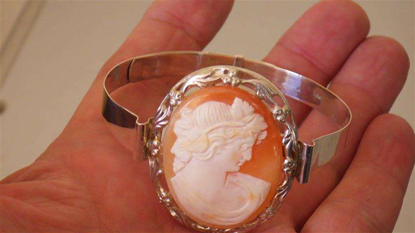 Magnificent Vintage Sterling Silver Cameo Bangle - weight 20.5 g